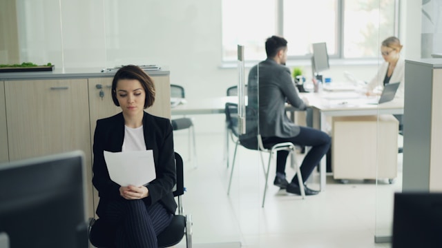 Employee planning annual leave in UAE office